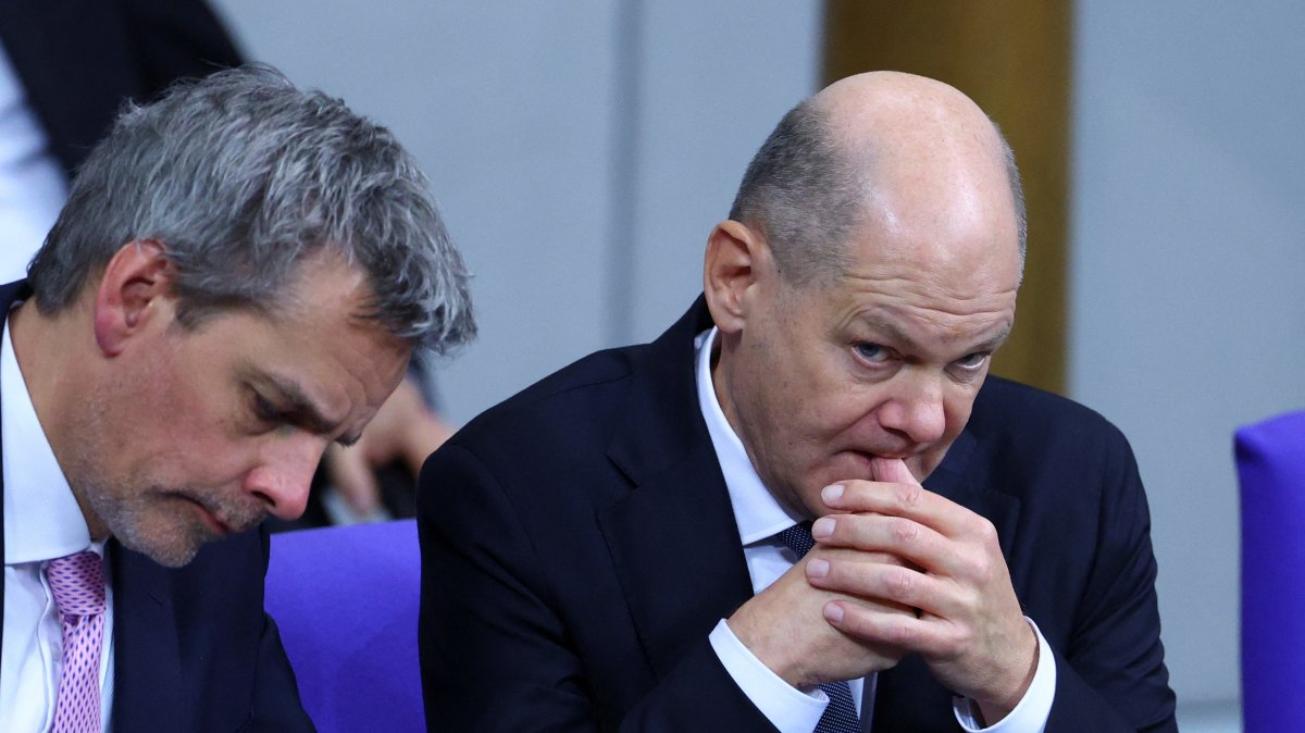German Chancellor Olaf Scholz bites his finger, on the day of a confidence vote called by him to pave the way for a snap election, at the lower house of parliament Bundestag in Berlin, Germany, Dec.16, 2024. (Reuters Photo)