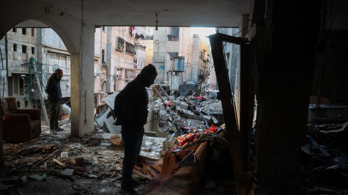 People search through the debris of a house that was destroyed in an Israeli strike the day before, which killed Al Jazeera journalist Ahmad Baker Al-Louh along with members of the Civil Defense, in Nuseirat, Dec. 16, 2024. (AFP Photo)