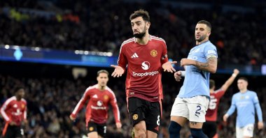 Manchester United&#039;s Bruno Fernandes (C) celebrates after scoring the 1-1 equalizing goal from the penalty spot during the English Premier League match between Manchester City and Manchester United, Manchester, U.K., Dec. 15, 2024. (EPA Photo)