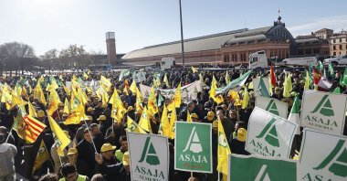 Thousands of farmers demonstrate in front of the Ministry of Agriculture, Fishing and Food against the free trade agreement the EU and Mercosur recently reached, Madrid, Spain, Dec. 16, 2024. (EPA Photo)