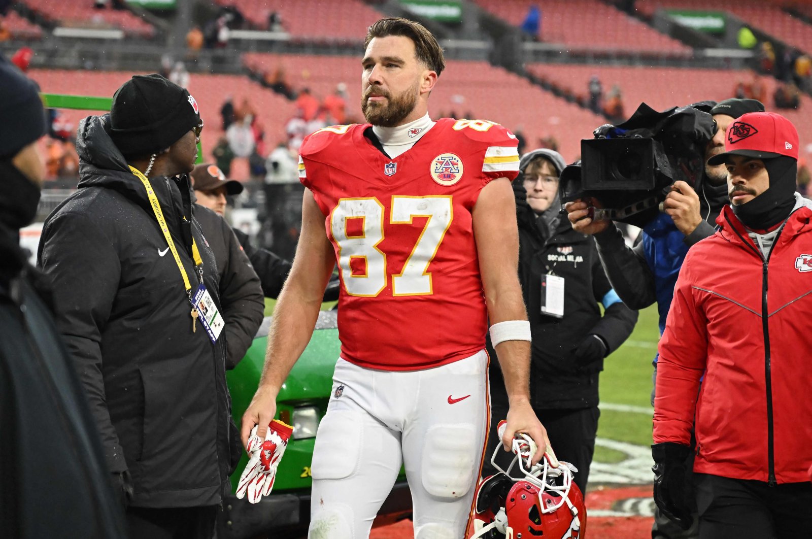 Chief's Travis Kelce wows stands with Taylor Swift-inspired gesture | Daily Sabah