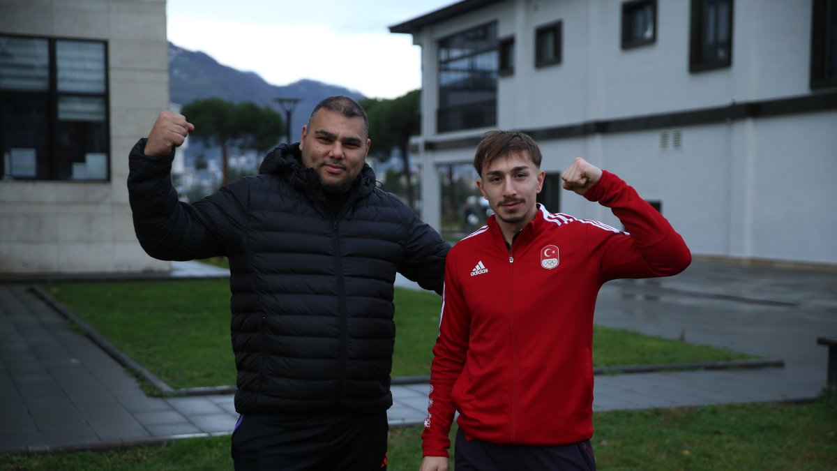 Turkish weightlifter Yusuf Fehmi Genç (R) poses for a photo with Cumali Tekin after an interview with Anadolu Agency (AA), Ordu, Türkiye, Dec. 17, 2024. (AA Photo)