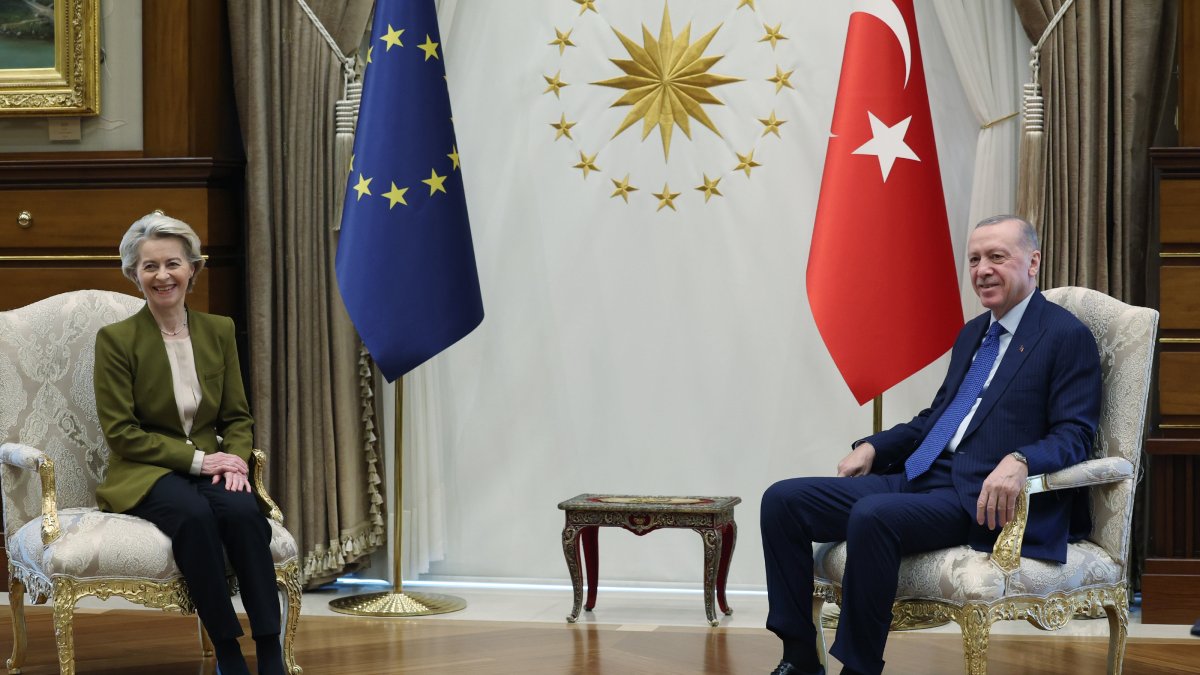 President Recep Tayyip Erdoğan (R) meets Ursula von der Leyen (L) at the Presidential Complex, in the capital Ankara, Türkiye, Dec. 17, 2024. (AA Photo)