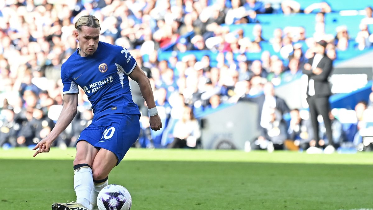 Chelsea&#039;s Ukrainian midfielder Mykhailo Mudryk in action during the English Premier League football match between Chelsea and Burnley at Stamford Bridge, London, U.K., March 30, 2024. (AFP Photo)