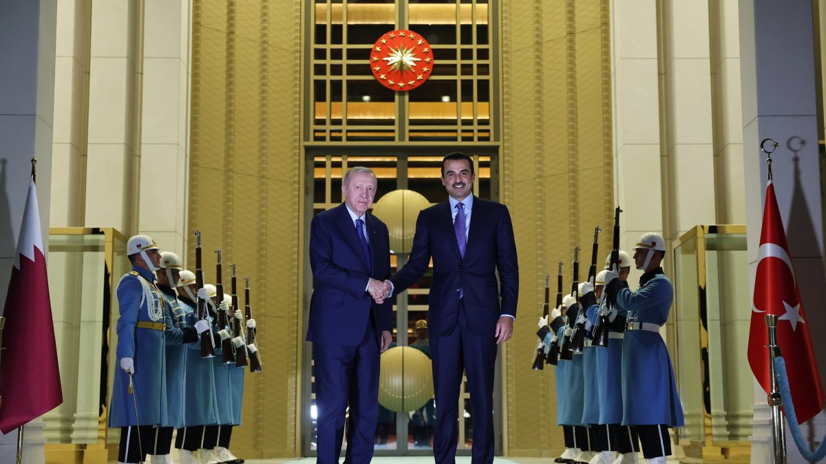 President Recep Tayyip Erdoğan and Qatar&#039;s emir Sheikh Tamim bin Hamad Al Thani shake hands at the Presidential Complex in Ankara, Dec. 17, 2024. (AA Photo)