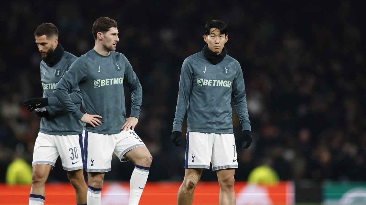 Tottenham Hotspur&#039;s Son Heung-min (R), Ben Davies (C) and Rodrigo Bentancur during the warm-up before a Europa League match against AS Roma at the Tottenham Hotspur Stadium, London, U.K., Nov. 28, 2024. (Reuters Photo)