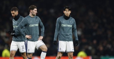 Tottenham Hotspur&#039;s Son Heung-min (R), Ben Davies (C) and Rodrigo Bentancur during the warm-up before a Europa League match against AS Roma at the Tottenham Hotspur Stadium, London, U.K., Nov. 28, 2024. (Reuters Photo)
