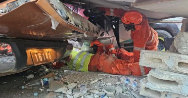 Emergency teams conducting search and rescue operations following an earthquake in Port Vila, Vanuatu, Dec. 17, 2024 (EPA Photo)
