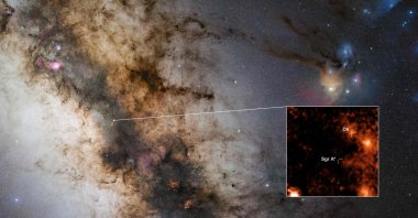 This handout image released on December 17, 2024 by the European Southern Observatory shows the location of the newly discovered binary star D9, which is orbiting Sagittarius A*, the supermassive black hole at the centre of our galaxy. (Photo by Handout / EUROPEAN SOUTHERN OBSERVATORY via AFP) 