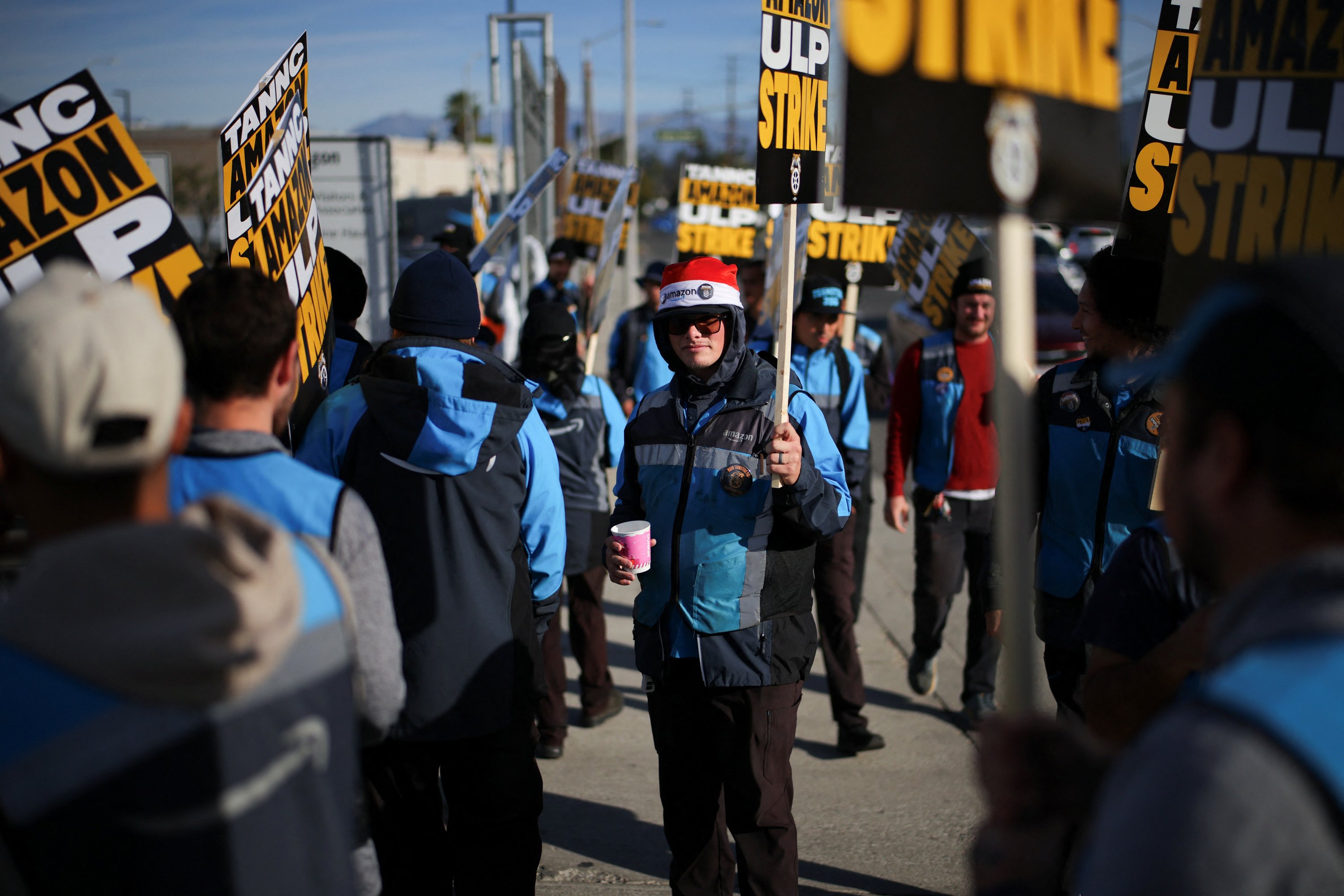 Striking workers picket outside of the Amazon DAX5 warehouse, in the City of Industry in California, U.S., Dec. 19, 2024. (Reuters Photo)