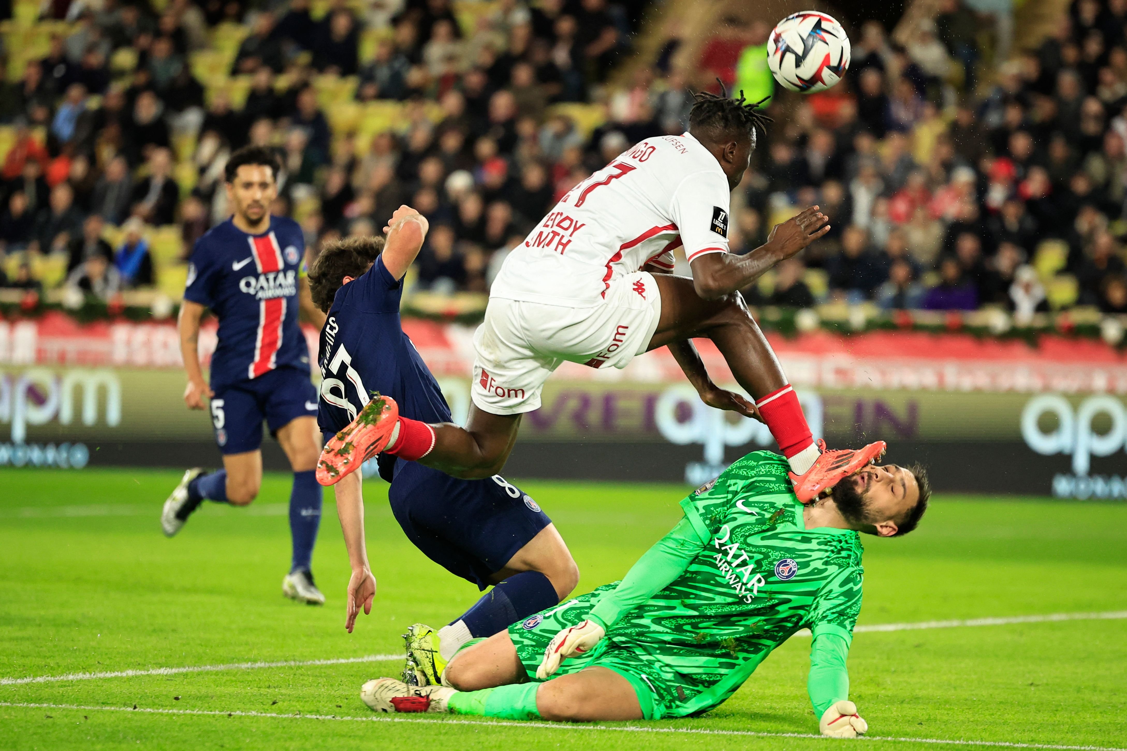 Paris Saint-Germain&#039;s Gianluigi Donnarumma (R) sustains an injury from Monaco&#039;s Wilfried Singo (2nd-R) during the French L1 football match between AS Monaco and Paris Saint-Germain at the Louis II Stadium (Stade Louis II), Monaco, Dec. 18, 2024. (AFP Photo)