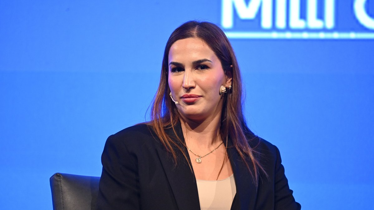 Turkish wrestler Buse Tosun Çavuşoğlu speaks after winning the United World Wrestling (UWW) Best Female Wrestler of the Year at the Zorlu Center, Istanbul, Türkiye, Dec. 18, 2024. (AA Photo)