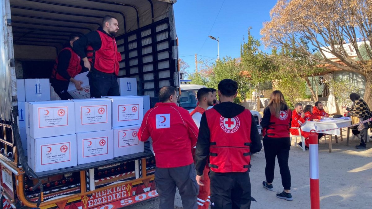 Aid packages are delivered to families, supported by the Turkish Red Crescent, Nabatieh, Lebanon, Dec. 18, 2024. (AA Photo)