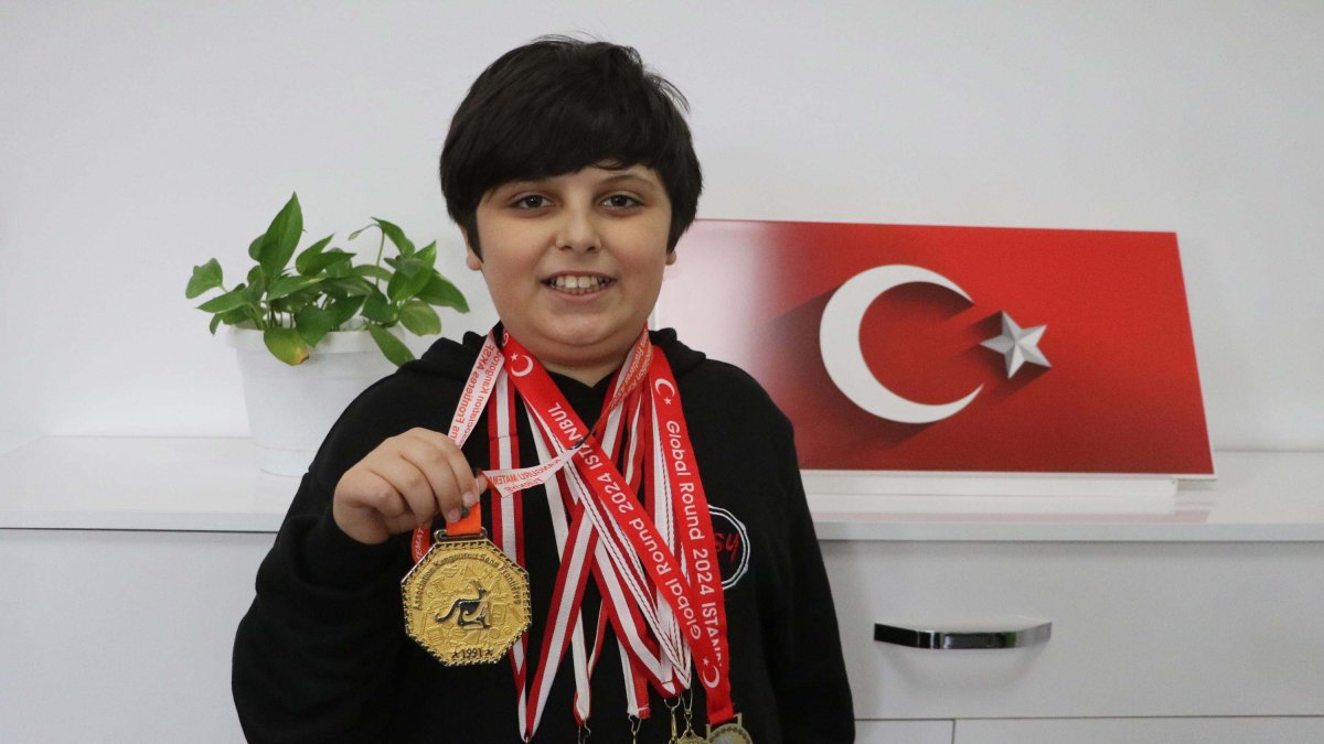 Selahattin Çınar Öner holds his medal after winning the world title in the American Math Olympiad, Denizli, Türkiye, Dec. 19, 2024. (DHA Photo)