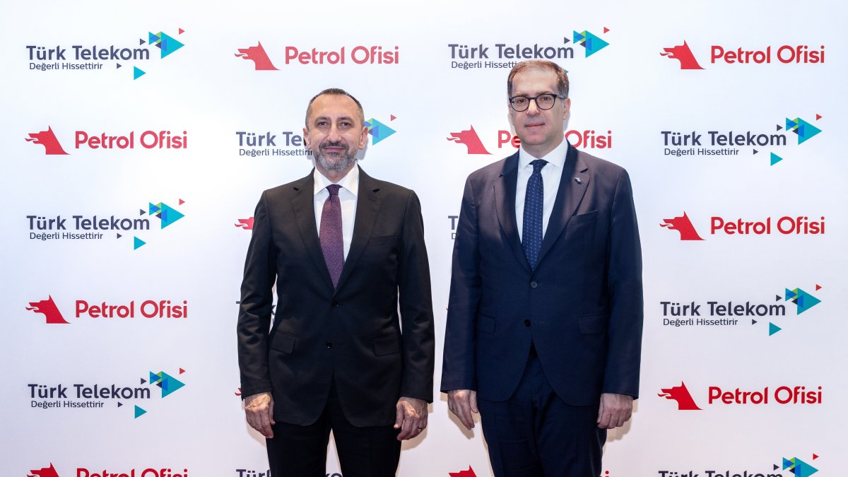 Petrol Ofisi Group CEO Mehmet Abbasoğlu (R) and Türk Telekom CEO Ümit Önal, Istanbul, Türkiye, Dec. 19, 2024. (DHA Photo)