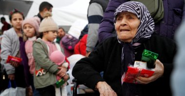 Syrian migrants wait to cross into Syria at Cilvegözü border gate, Hatay, Türkiye, Dec. 11, 2024. (Reuters Photo)