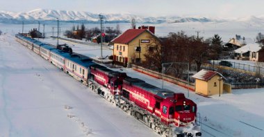 The Eastern Express offers travelers a scenic winter journey through Anatolia. (DHA Photo)