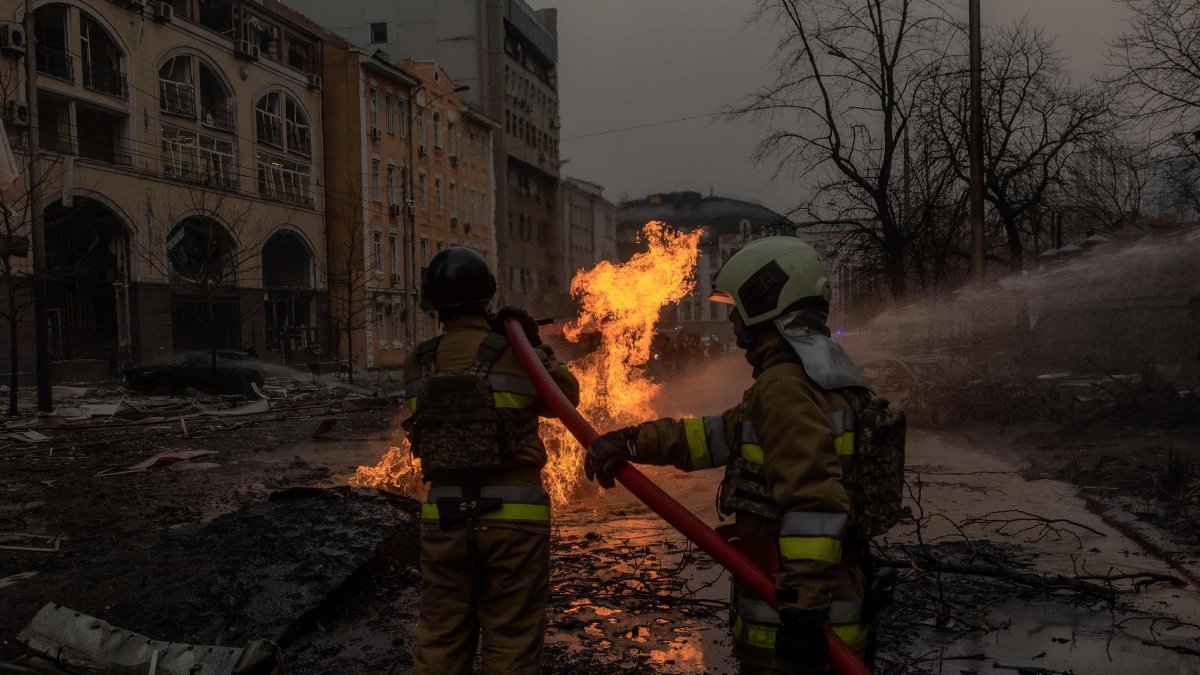 Ukrainian firefighters try to extinguish a fire on the site of a Russian missile attack, Kyiv, Ukraine, Dec. 20, 2024. (AFP Photo)