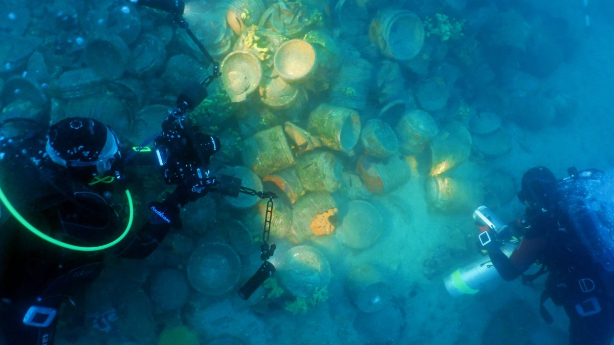 Turkish divers explore the remnants of a shipwreck in the waters off Ayvalık, a district of Balıkesir, Türkiye, July 7, 2024. (AA Photo)