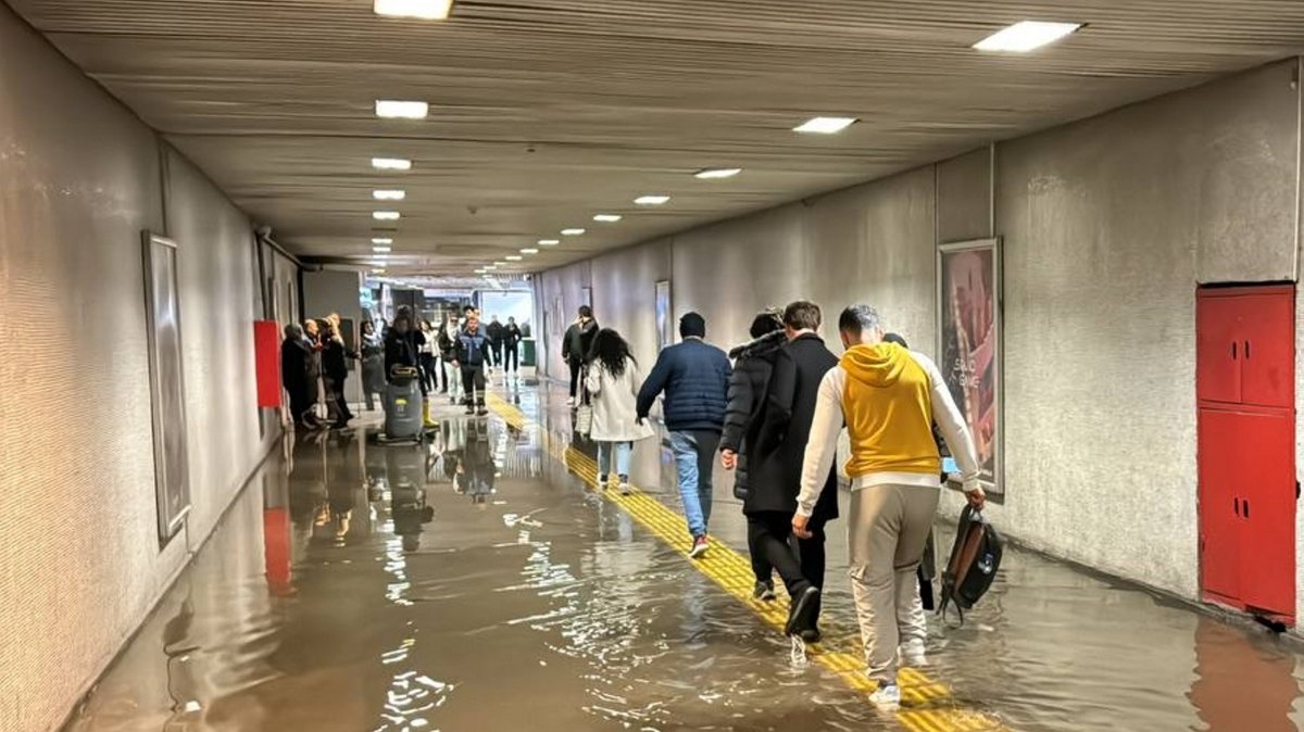 Pedestrians wade through a flooded underpass at Ulubatlı Metro Station, Istanbul, Türkiye, Dec. 20, 2024. (AA Photo) 