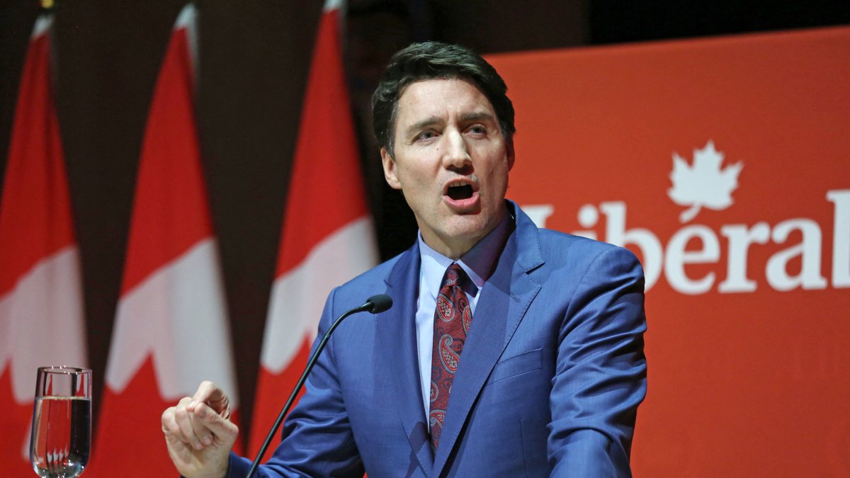 Canada&#039;s Prime Minister Justin Trudeau speaks to donors during the Laurier Club Holiday Party at the Canadian Museum of History in Gatineau, Quebec, Dec. 16, 2024. (AFP Photo)