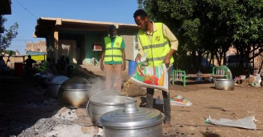 A volunteer at a Sudanese mobile kitchen prepares food at one of the displacement centers in New Halfa, Sudan, Nov. 2, 2024. (Reuters Photo)
