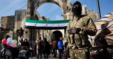 A fighter of the ruling Syrian body stands guard on the day people attend Friday prayers after the ousting of Syria&#039;s Bashar Assad, in Damascus, Syria, Dec. 20, 2024. (Reuters Photo)