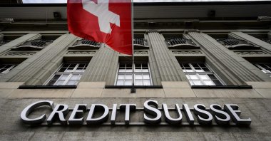 A Swiss flag flies over a sign of Swiss bank Credit Suisse, Bern, Switzerland, May 8, 2014. (AFP Photo)