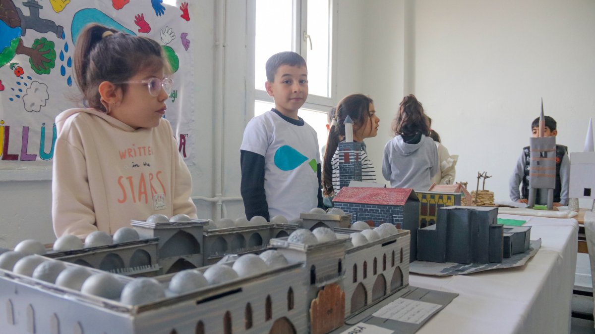 Students display their recycled landmark models, Diyarbakır, Türkiye, Dec. 11, 2024. (AA Photo)