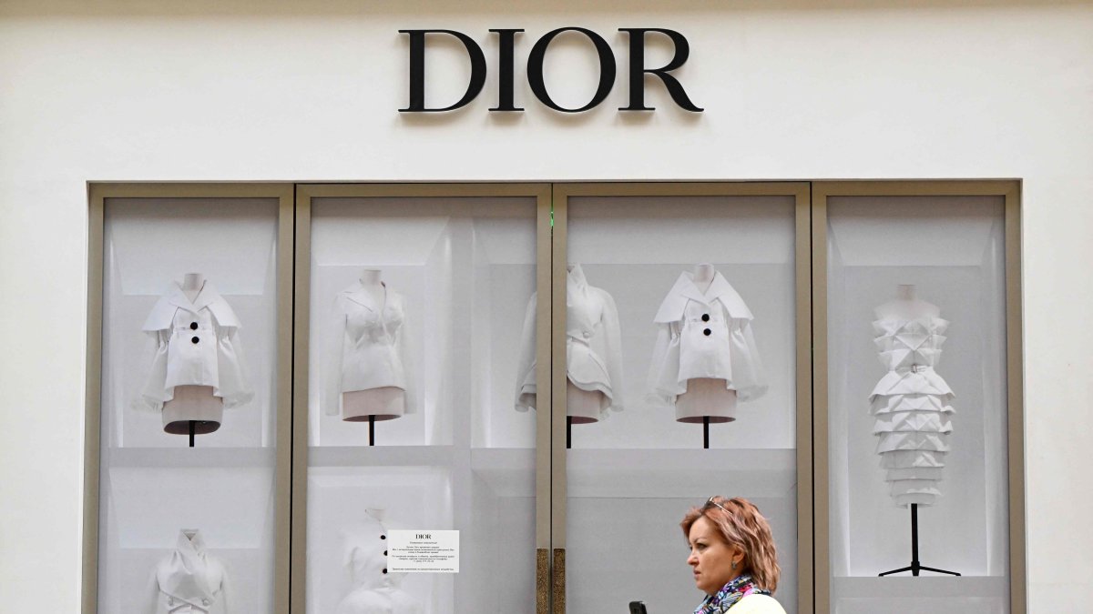 A woman walks past a closed Dior boutique at the GUM department store in downtown Moscow, Russia, May 27, 2022. (AFP File Photo)