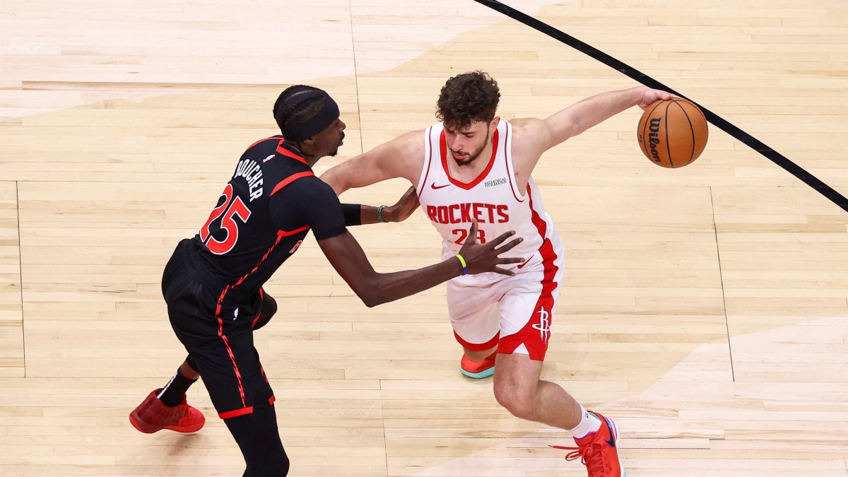 Houston Rockets&#039; Alperen Şengün (R) attempts a dribble past Toronto Raptors&#039; Chris Boucher during an NBA match at the Scotiabank Arena, Toronto, Canada, Dec. 22, 2024. (AA Photo)