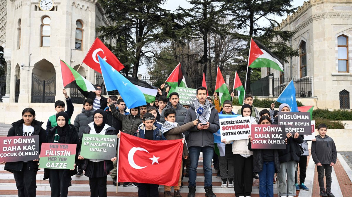 Children from civil society organizations protest in Beyazıt Square to honor Palestinian children killed in Israeli attacks, Istanbul, Türkiye, Dec. 22, 2024. (AA Photo) 