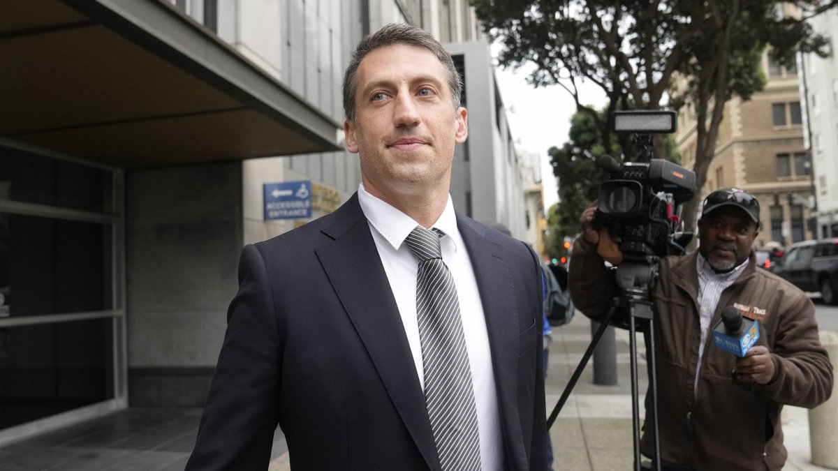 Alex Spiro, attorney for Elon Musk, leaves a federal courthouse in San Francisco, U.S., Feb. 3, 2023. (AP Photo)