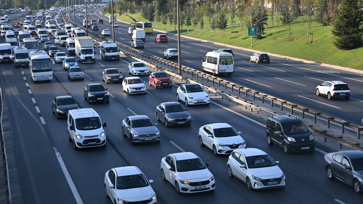 Vehicles are seen on a highway in Istanbul, Türkiye, Sept. 19, 2024. (AA Photo)