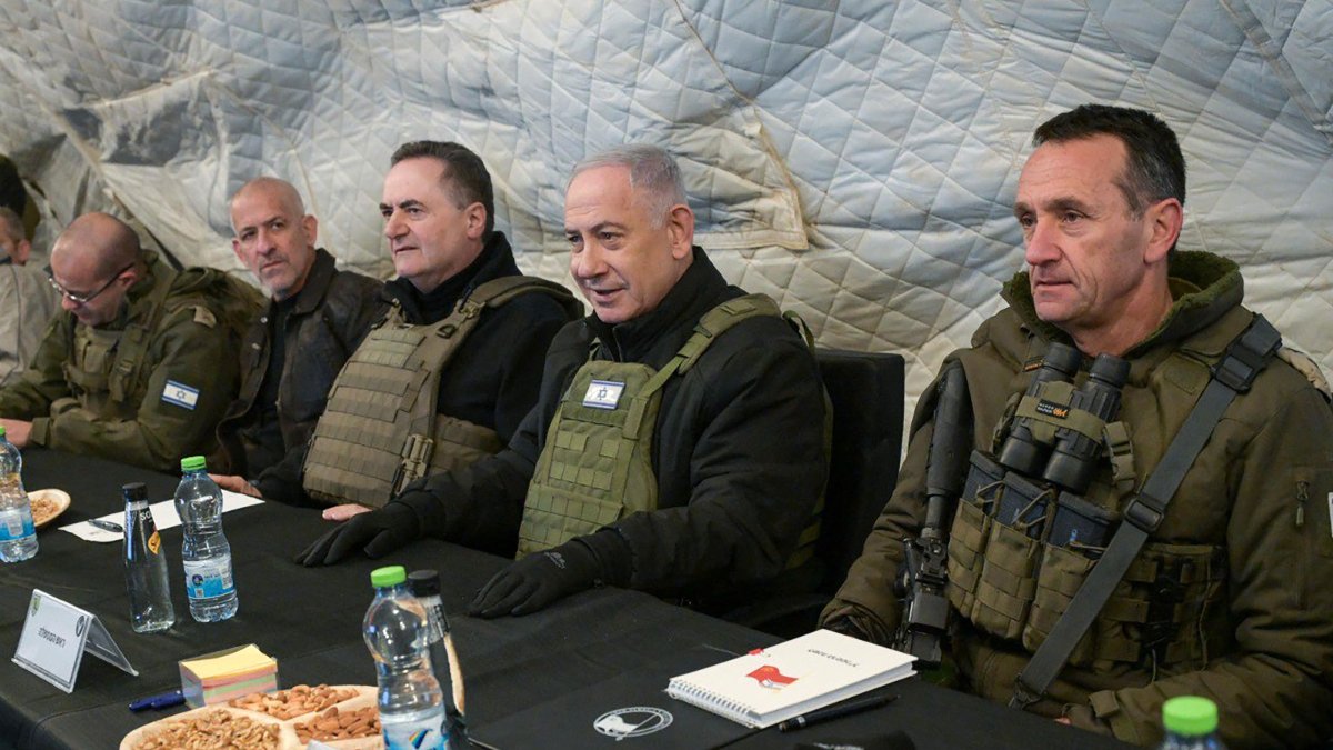 Israeli Prime Minister Benjamin Netanyahu (C-R) and Defense Minister Israel Katz (C-L), sitting between army Chief-of-Staff Herzi Halevi (R) and Israel&#039;s Chief of the Mossad David Barnea (2nd L), at Mount Hermon in the annexed Golan Heights, Dec. 17, 2024. (AFP Photo - Handout)