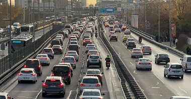Traffic congests a major highway during morning rush hour, Istanbul, Türkiye, Dec. 23, 2024. (AA Photo)