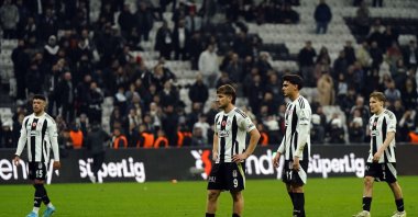 Beşiktaş players look dejected after conceding a goal during a Süper Lig match against Alanyaspor, Istanbul, Türkiye, Dec. 21, 2024. (IHA Photo)