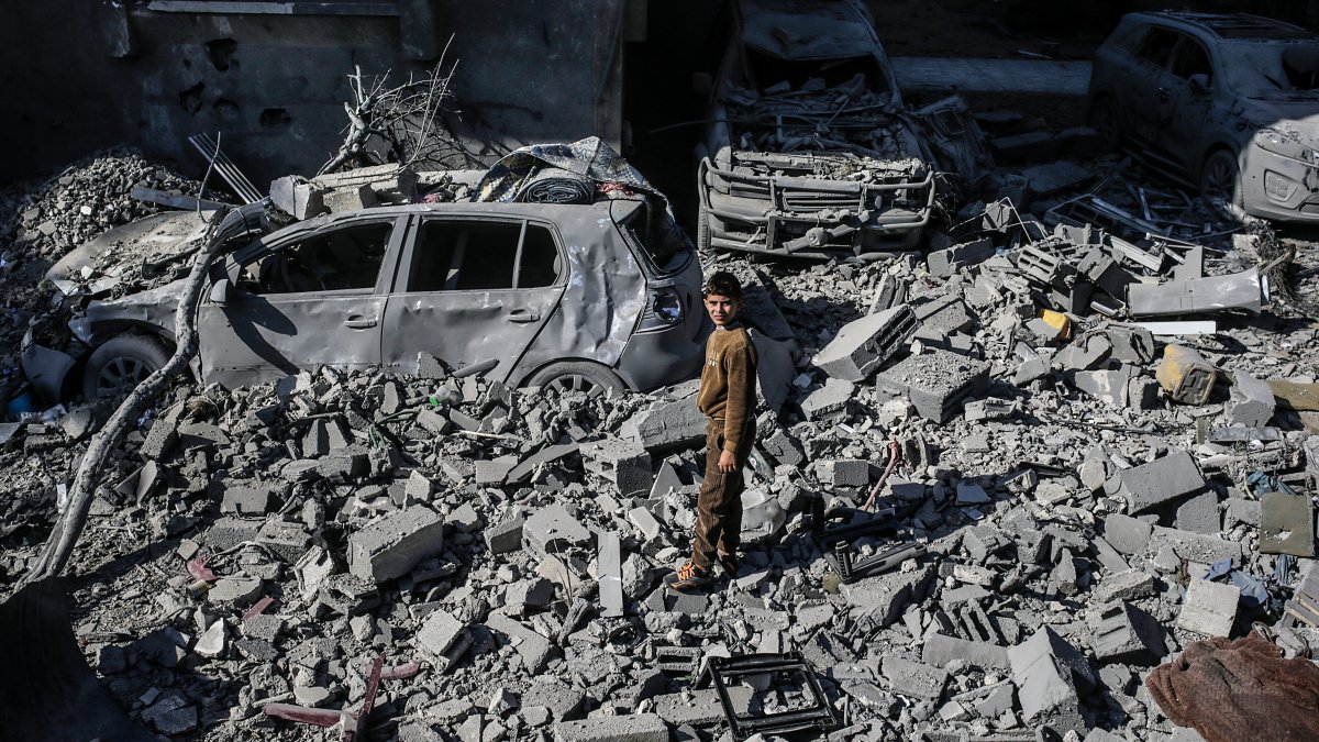 A Palestinian boy inspects the rubble of a destroyed house and damaged cars following Israeli airstrikes on Deir al-Balah, in central Gaza Strip, Palestine, Dec. 22, 2024. (EPA Photo)