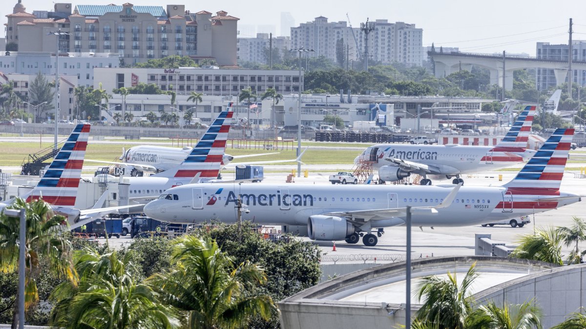 American Airlines planes wait on the tarmac during a global technical outage at Miami International Airport in Miami, Florida, July 19, 2024. (EPA Photo)