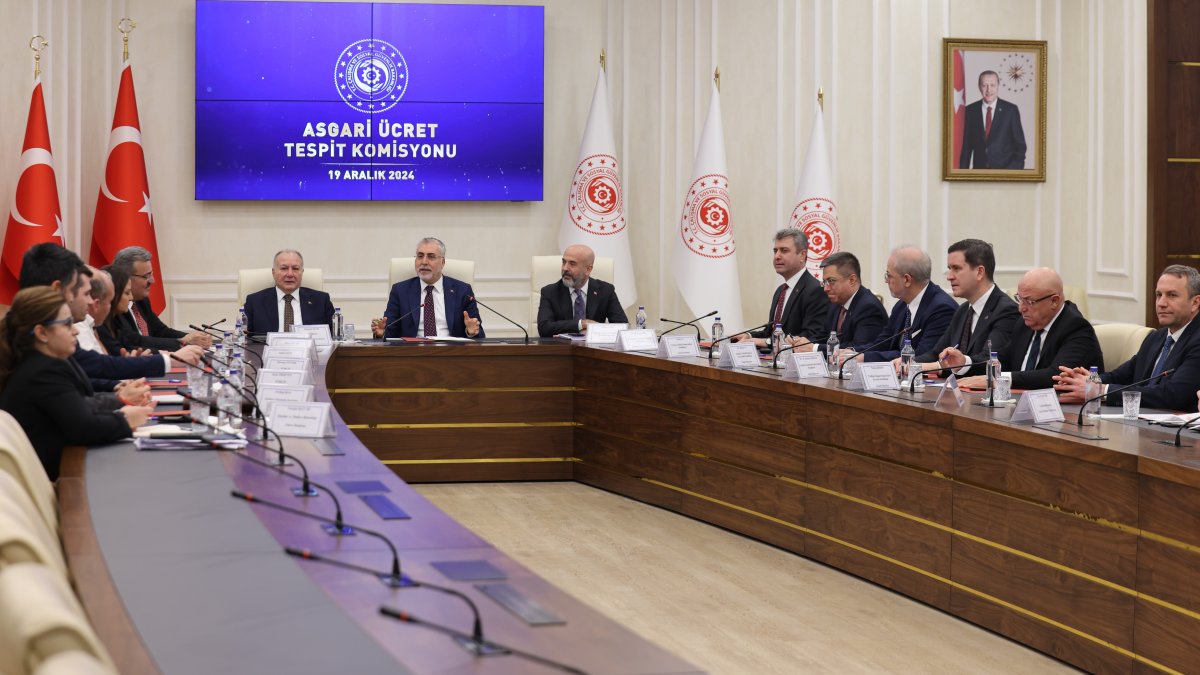 The third meeting of the Minimum Wage Determination Commission convenes at the Labor Ministry in Ankara, Dec. 19, 2024. (IHA Photo)