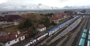 The Tourist Eastern Express arrives after an 18-hour journey from Ankara, greeted with a ceremony, Erzincan, Türkiye, Dec. 24, 2024. (AA Photo)