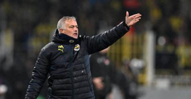 Fenerbahçe coach Jose Mourinho gives instructions during the Süper Lig match against Başakşehir at the Ülker Stadium, Istanbul, Türkiye, Dec. 15, 2024. (AA Photo)