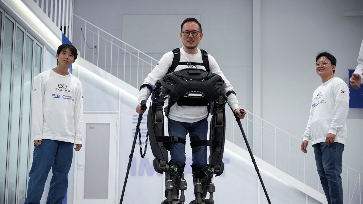 Kim Seung-hwan, who is himself a paraplegic and part of the Exoskeleton Laboratory team, demonstrates the prototype of the exoskeleton robot &quot;WalkON Suit F1,&quot; Daejeon, South Korea, Nov. 27, 2024. (Reuters Photo)