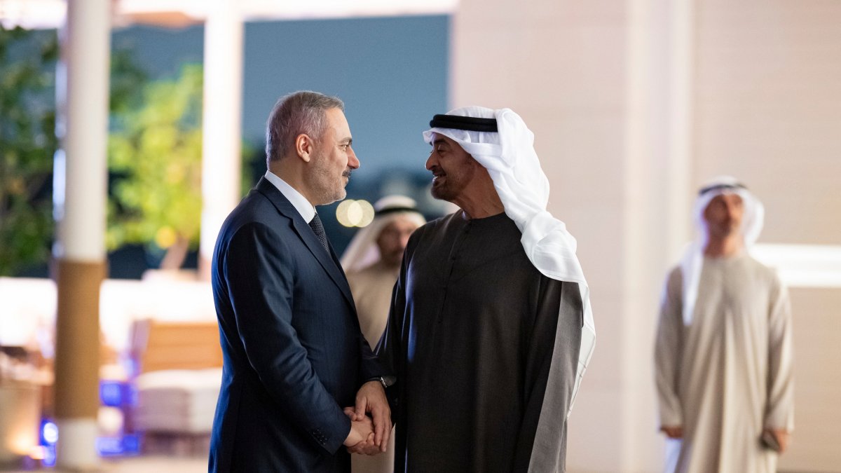 Foreign Minister Hakan Fidan and UAE President Sheikh Mohamed bin Zayed al-Nahyan shake hands during a meeting at al-Shati Palace in Abu Dhabi, Dec. 24, 2024. (AA Photo)