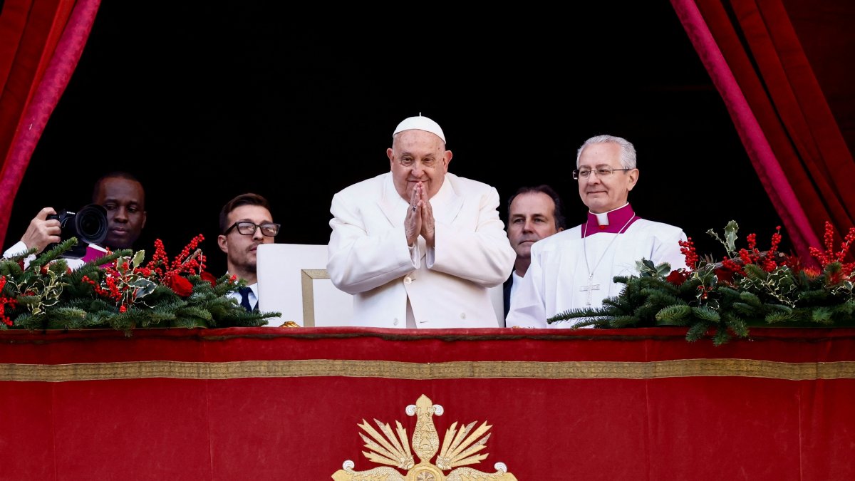 Pope Francis gestures on the day he delivers his traditional Christmas Day Urbi et Orbi speech to the city and the world from the main balcony of St. Peter&#039;s Basilica at the Vatican, Dec. 25, 2024. (Reuters Photo)