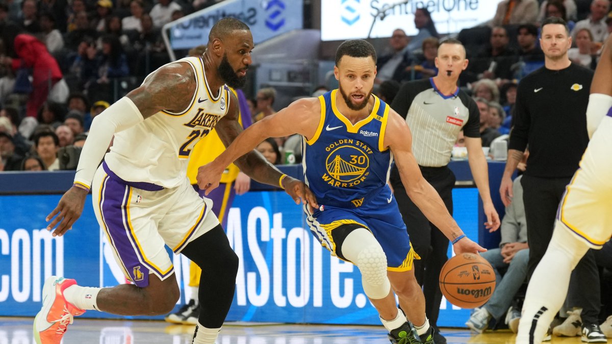 Golden State Warriors guard Stephen Curry (R) dribbles past Los Angeles Lakers forward LeBron James during the third quarter at Chase Center, San Francisco, California, U.S., Dec. 25, 2024. (Reuters Photo)