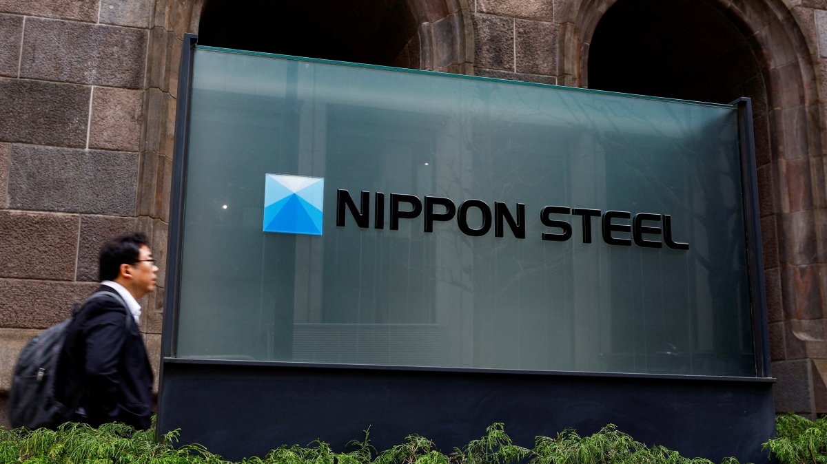 Nippon Steel logo is displayed at the company&#039;s headquarters in Tokyo, Japan April 1, 2024. (Reuters Photo)