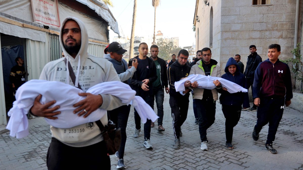 People carry the shrouded bodies of children killed during an Israeli strike, at Al-Ahli Arab Hospital, also known as the Baptist Hospital, in Gaza City, Dec. 19, 2024. (AFP Photo)