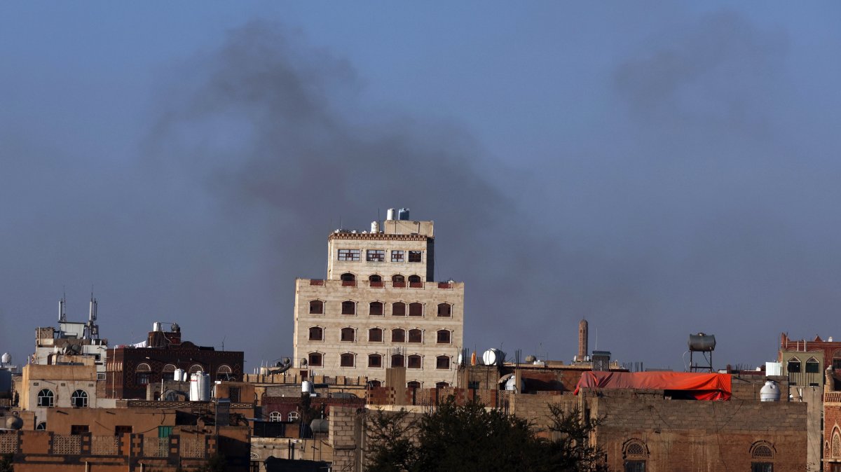 Smoke rises from Sana&#039;a airport following Israeli airstrikes, in Sana&#039;a, Yemen, Dec. 26, 2024. (EPA Photo)