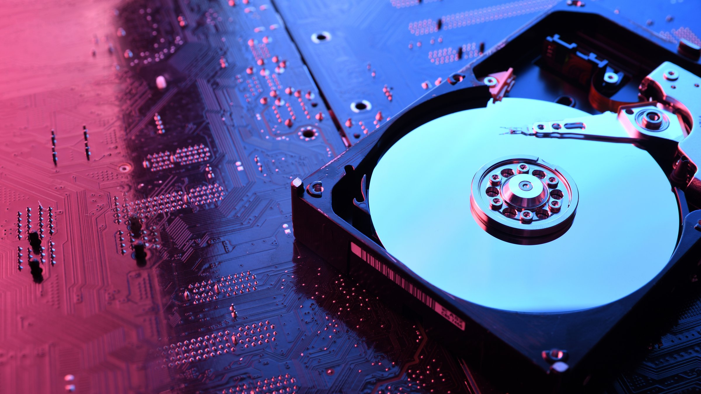 The groundbreaking 3D optical data storage project by professor Huriye Akdaş and her team promises long-term, high-capacity and organic storage solutions. (Shutterstock Photo)